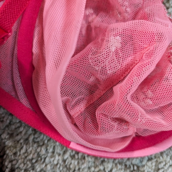 Victoria secret Bright Pink Lace Floral Back Closure Bra Size 32D - Picture 8 of 8